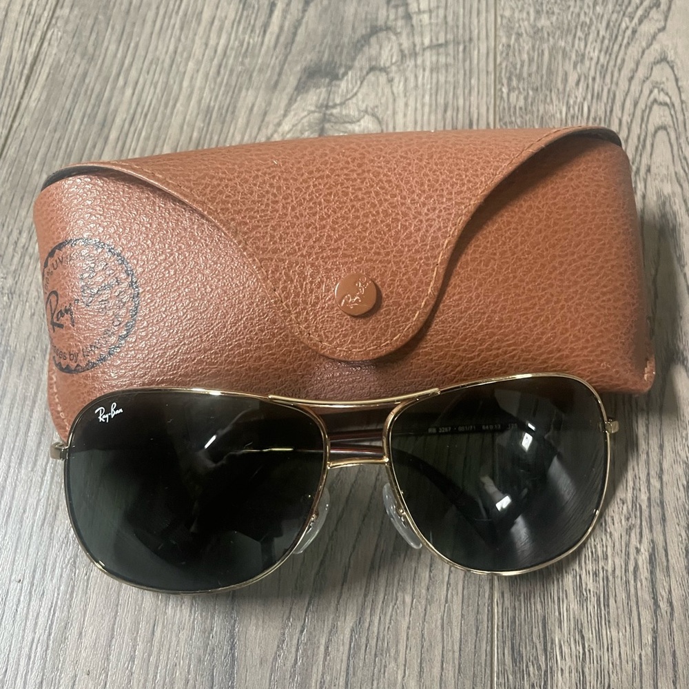 Ray-Ban Gold and Black Aviator Sunglasses unisex